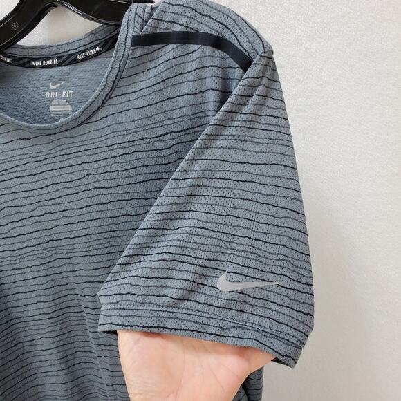 Nike Running Shirt Tee Mens XL Dri Fit Cool Tailwind Striped Short Sleeve Grey - Picture 7 of 10